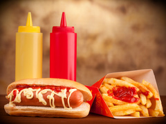 Нездоровая еда, хот дог, картошка фри