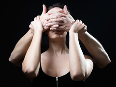 Как мужчины манипулируют женщинами