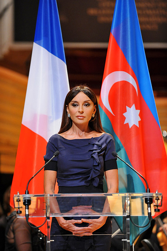 Топ-5 найбільш стильних перших леді: Мехрібан Аріф кизи Алієва (Азербайджан)