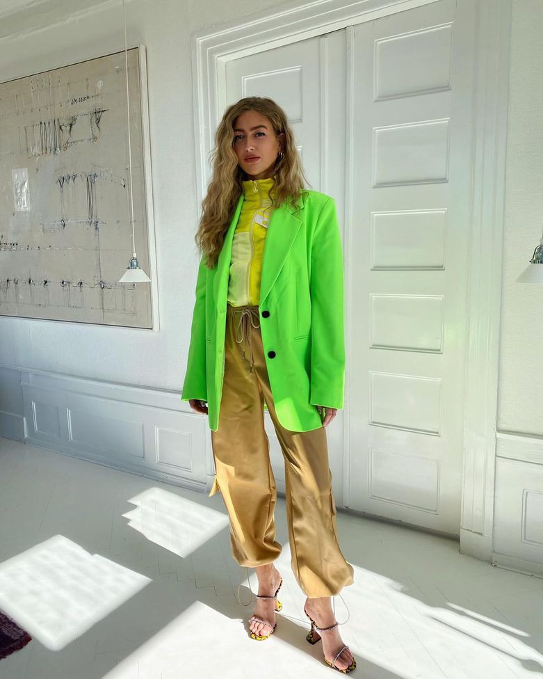 Блейзеры контрастных цветов — модный тренд 2021