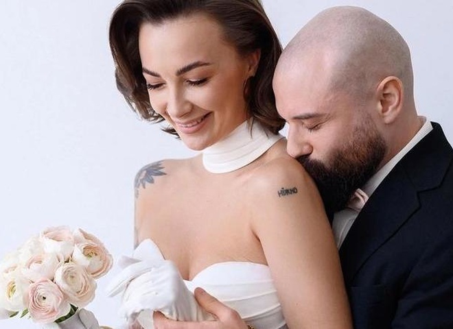 Віктор Розовий оголосив про розлучення із дружиною після 14 місяців шлюбу