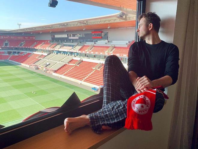 Актор шоу "Мамахохотала" Євген Янович про те, як карантин змінив його життя