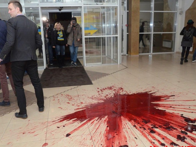 Офіційно: в Хмельницькому протестувальники зірвали концерт Потапа і Насті