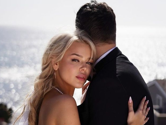 Гросу відреагувала на питання фанів про друге весілля та нового чоловіка