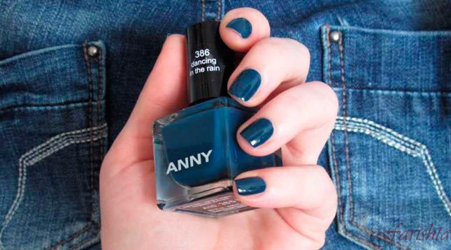 Синий маникюр: как и с чем носить  