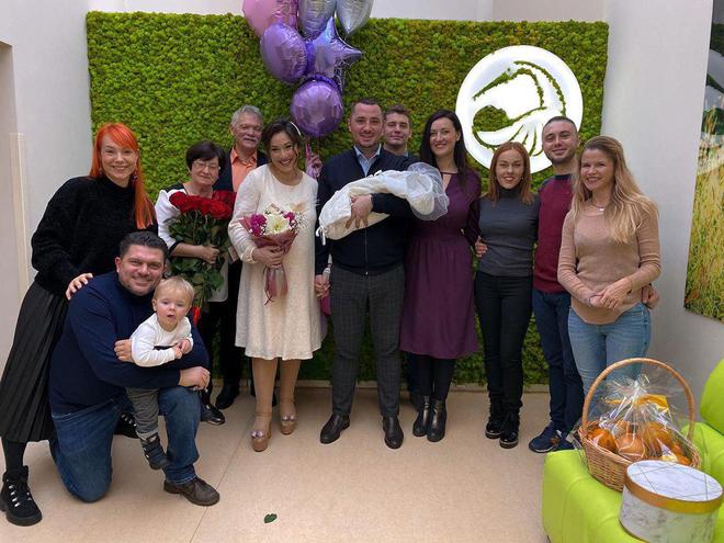 Наталку Карпу виписали з пологового будинку