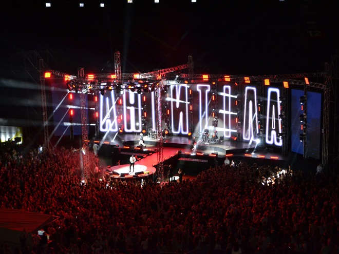 Антитіла в стадионном туре Hello