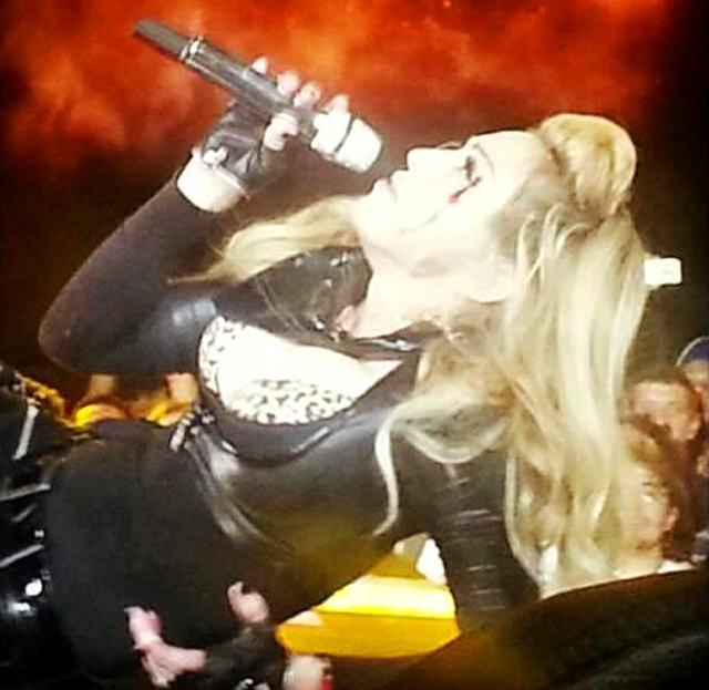 Мадонна разбила лицо