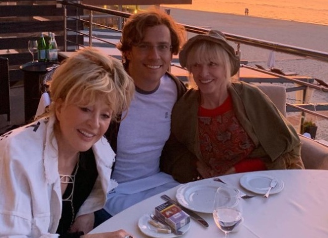 Вайкуле пояснила, навіщо прес-секретар Путіна цілував руки Пугачової на похороні Юдашкіна