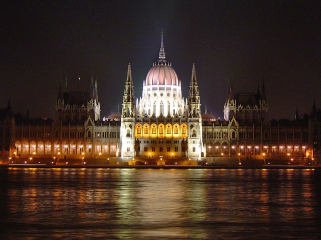 Де туристу відчути себе депутатом: Угорський парламент