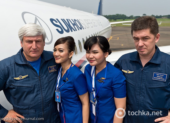 Команда самолета Sukhoi Superjet-100