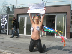Femen в аэропорту Донецка