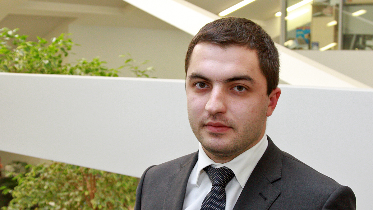 Євген Ларін