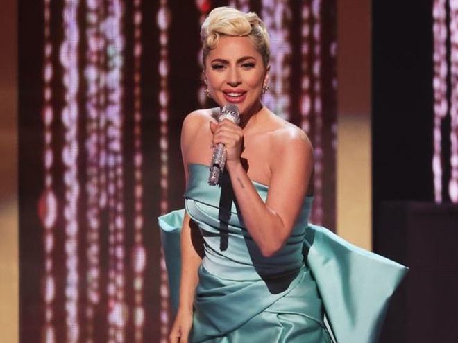 На Леді Гагу подала до суду жінка, яка повернула співачці собак після викрадення