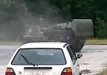 Танк  против машины...