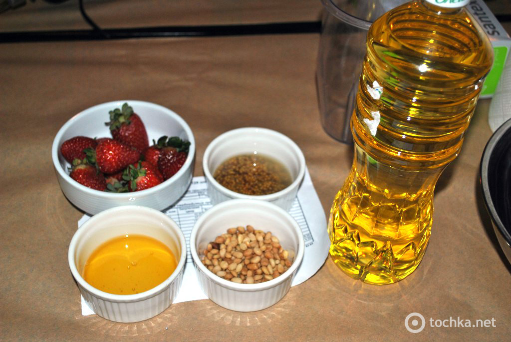 Как приготовить утку - Салат из копченой утки с манго и медово-горчичным соусом