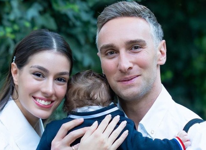 Ексучасник «Холостяка» Макацарія привітав молоду дружину з річницею весілля