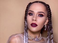 Юлия Санина