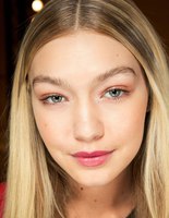 Б'юті-образ моделей з показу Emilio Pucci Осінь 2015 Б'юті-образ моделей з показу Emilio Pucci Осінь 2015