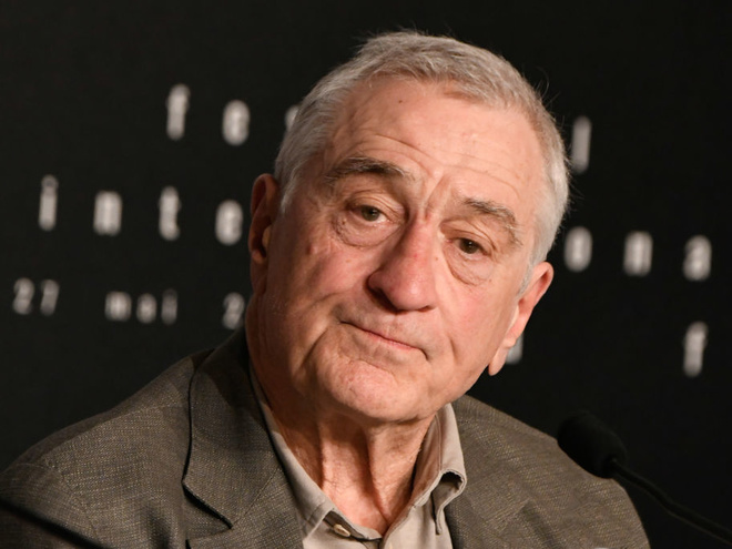 Роберт де Ніро з'явився на публіці з новою дівчиною, яка народила йому сім'ю дитину