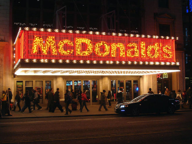 Незвичайні будівлі McDonald's по всьому світу