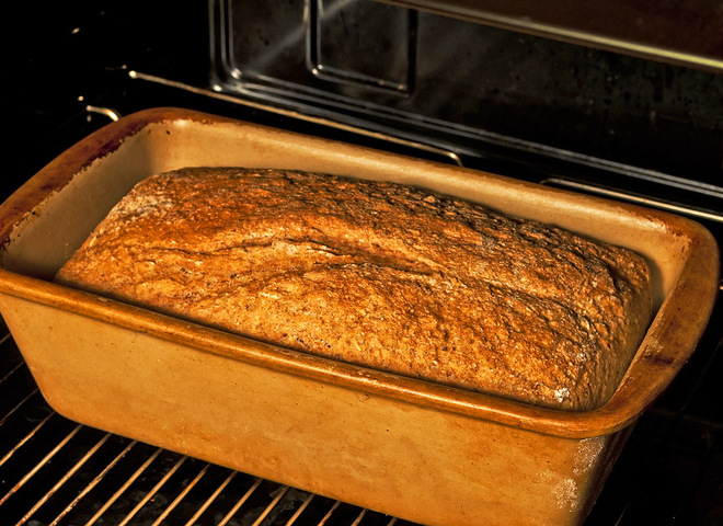Як спекти хліб в духовці: справляться і діти