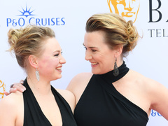 24-річна дочка Кейт Вінслет дебютувала на червоній доріжці Каннського кінофестивалю