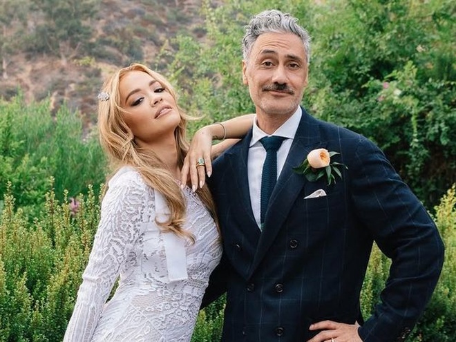 Рита Ора зізналася, що сама запропонувала Тайці Вайтіті одружитися на ній