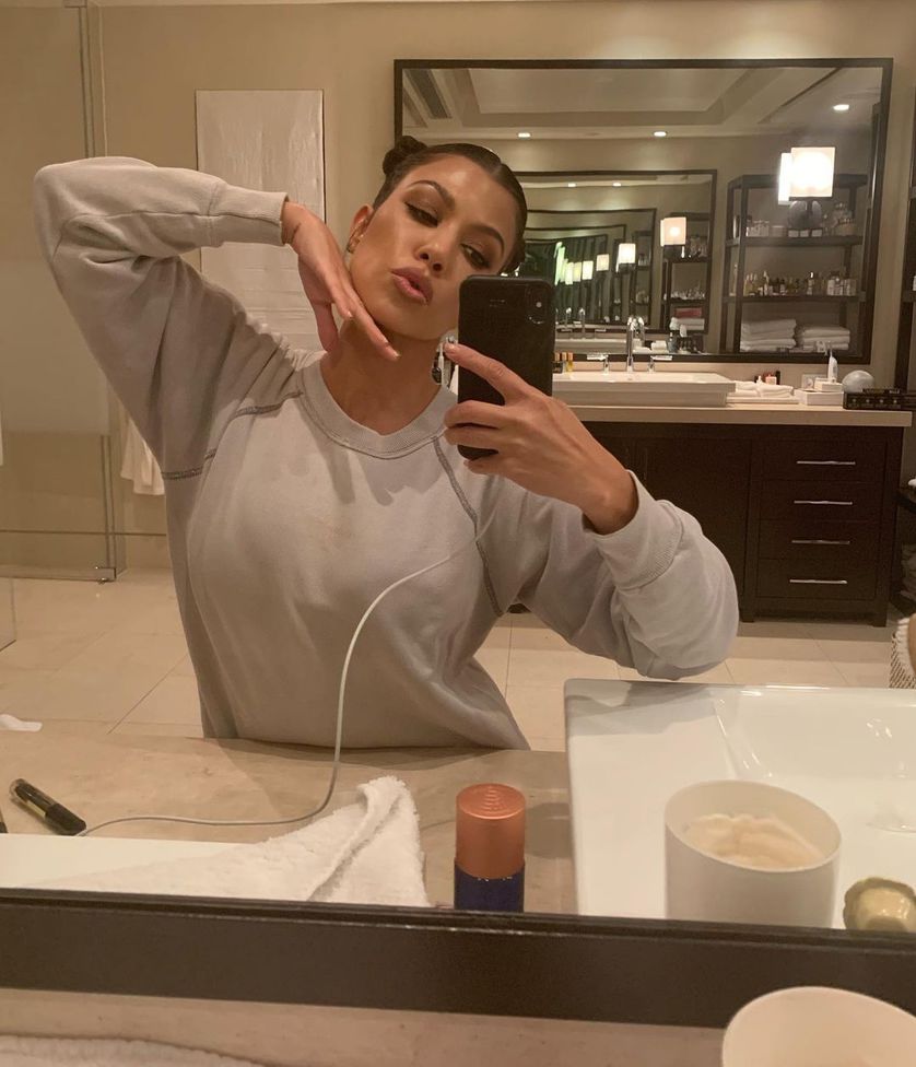 Два пучка — модна зачіска на весну 2021