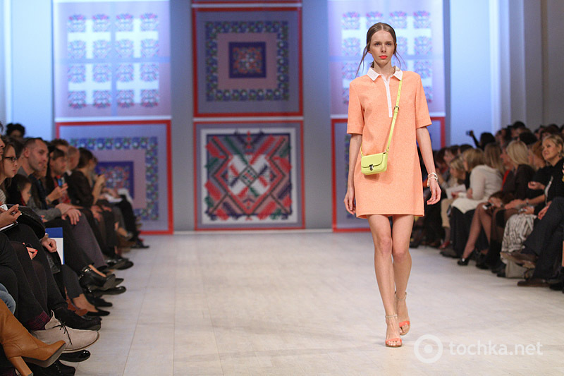 Показ POUSTOVIT 