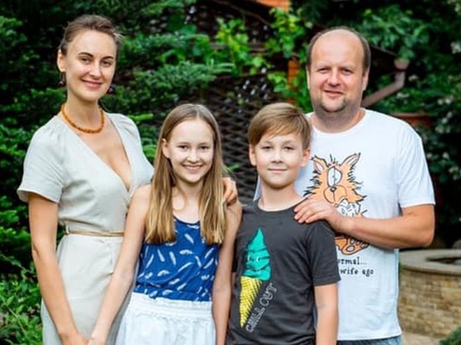 Віктор Бронюк привітав дочку з 15-річчям та показав її нове фото