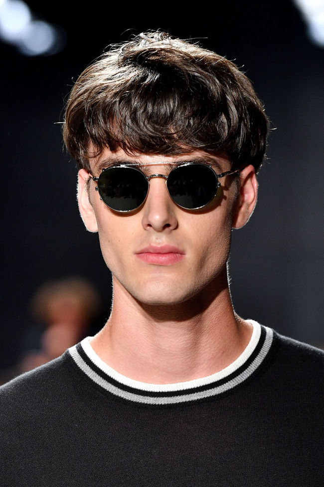 Модні стрижки: чубчик