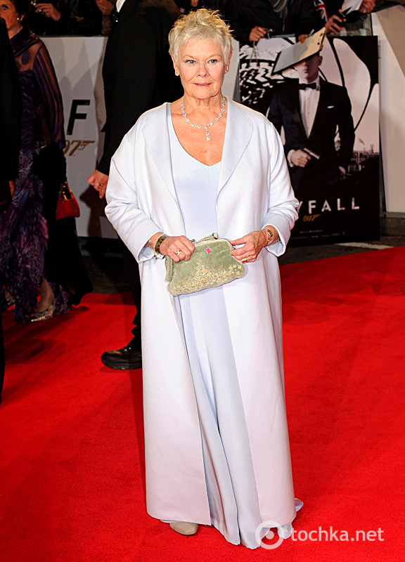 Наряди гостей на прем'єрі Бонда