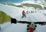Потрясающий спуск с горы по снегу на велосипедах