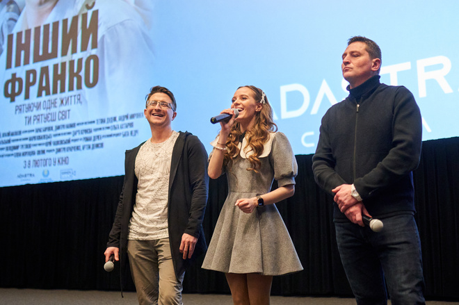 За місяць до «Оскара»: режисер «20 днів у Маріуполі» здобув премію Гільдії режисерів США