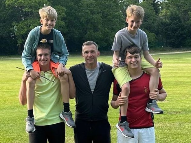 Зірка «Володаря перстнів» Лів Тайлер поділилася рідкісними фото трьох дітей