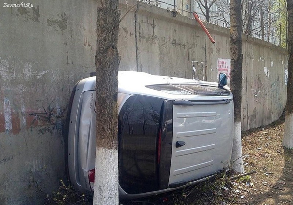 Когда за рулём блондинка