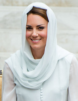 Как стильно завязать платок на голове: примеры звезд 