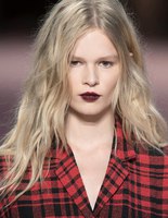 Бьюти-тренд весны: эффект недокрашенных губ Бьюти-тренд весны: эффект недокрашенных губ