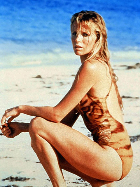 Кім Бесінджер у фільмі «Ніколи не говори ніколи»