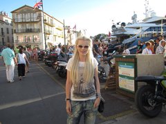 Міка Ньютон