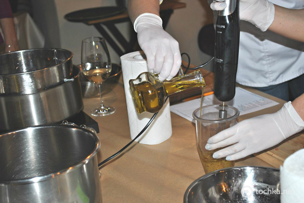 Как приготовить утку - Салат из копченой утки с манго и медово-горчичным соусом