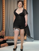 Шоу Оголена красуня