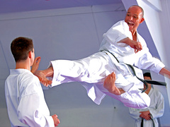 Де занятся боксом і карате