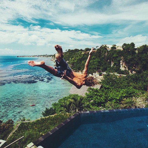 JAY ALVARREZ