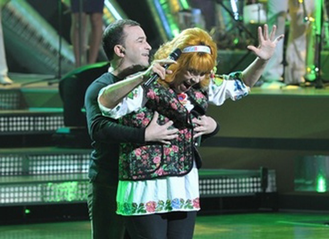 Юлиана даже не пыталась убрать руки Виктора