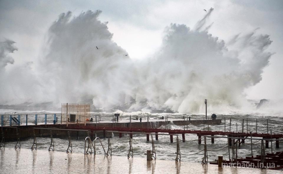 Шторм в Одессе: город накрыла разрушающая сила стихии