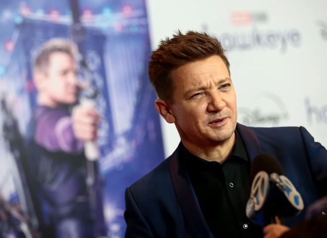 Джеремі Реннер намагався врятувати племінника, коли його збив ратрак