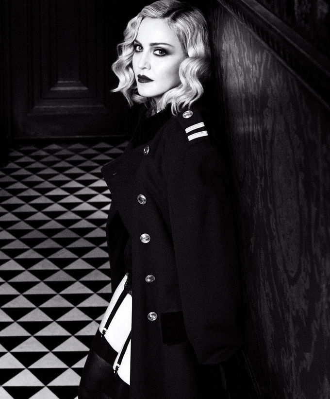 Учитесь дети: Мадонна снялась в откровенной фотосессии для глянцевого журнала