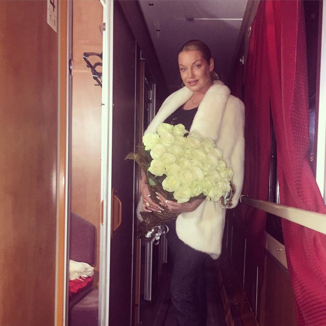 Волочкова в поезде